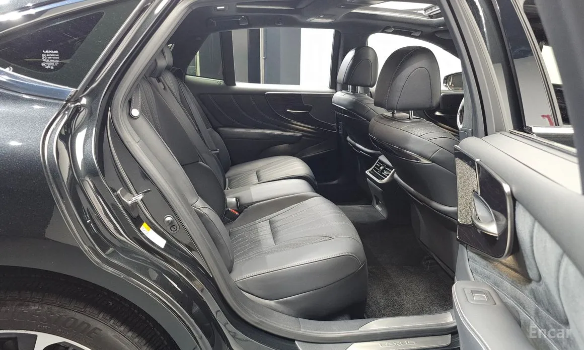 Фото 12 - Lexus LS