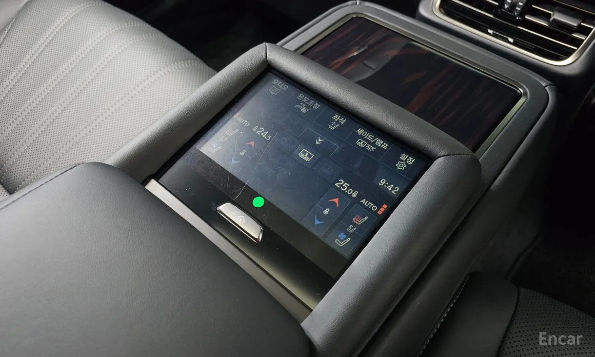 Фото 18 - Lexus LS