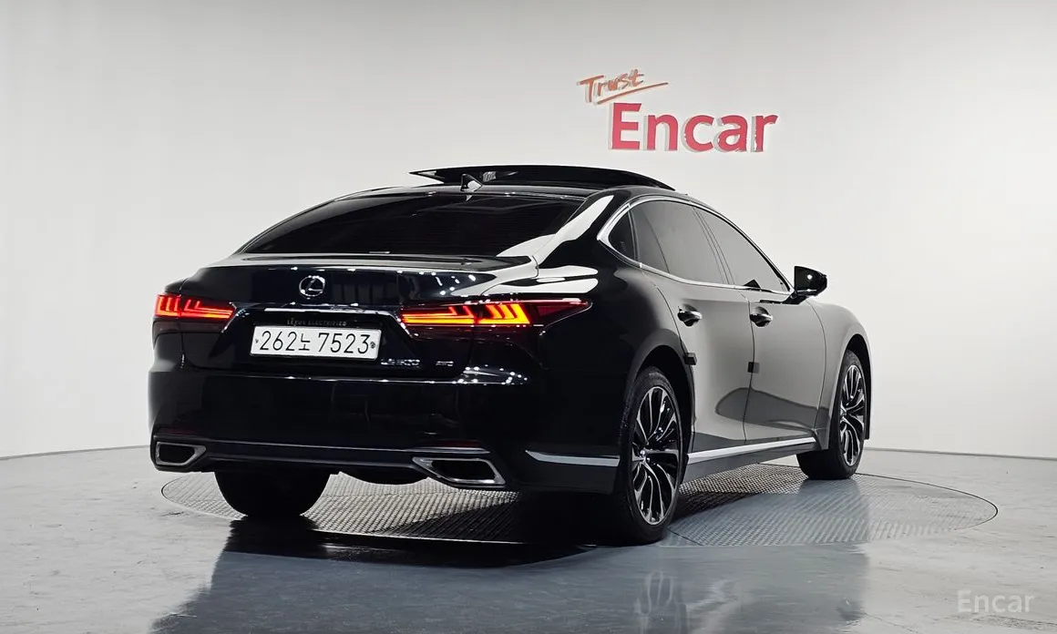 Фото 2 - Lexus LS