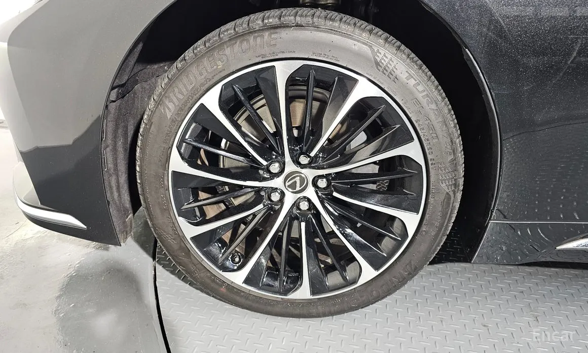 Фото 5 - Lexus LS