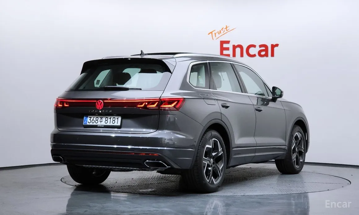 Фото 2 - Volkswagen Touareg