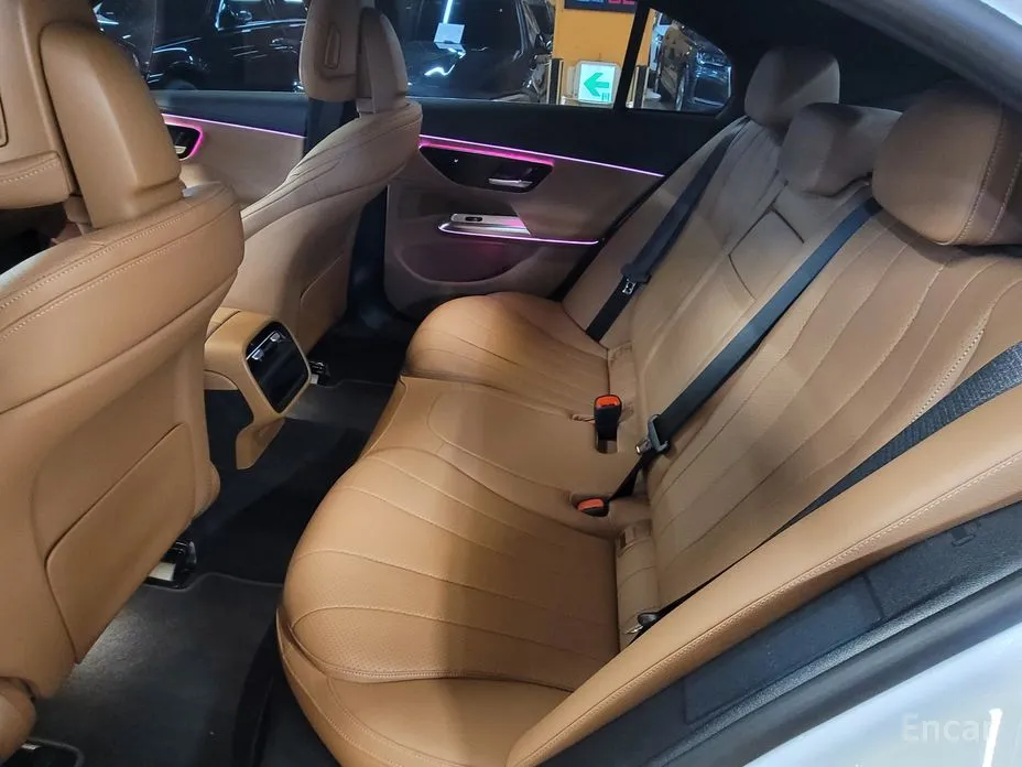 Фото 10 - Mercedes-Benz E-Class