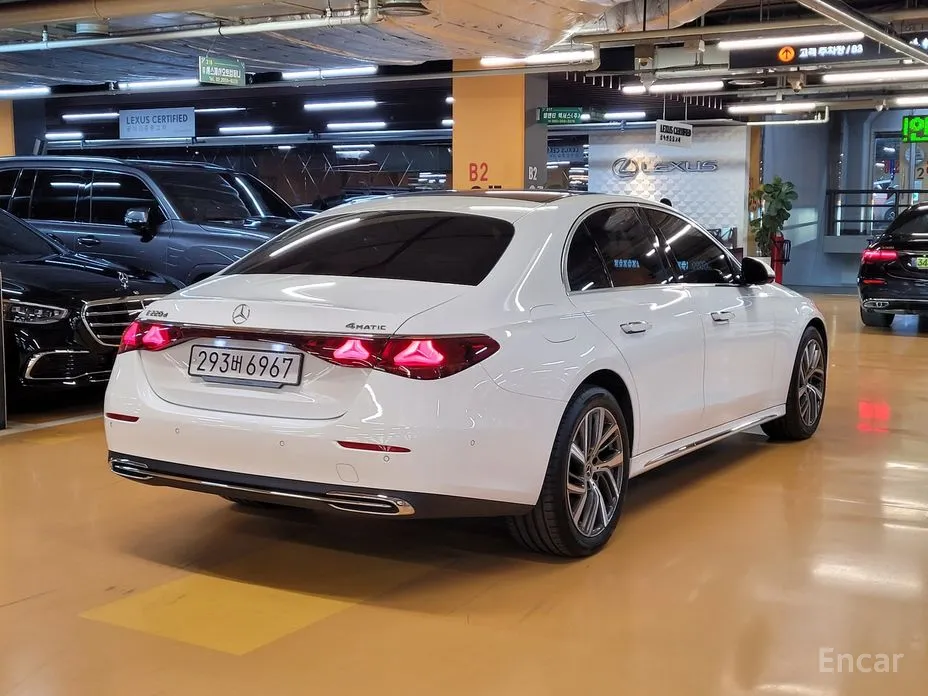 Фото 4 - Mercedes-Benz E-Class