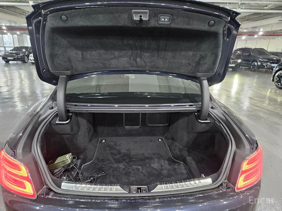 Фото 10 - Bentley Flying Spur