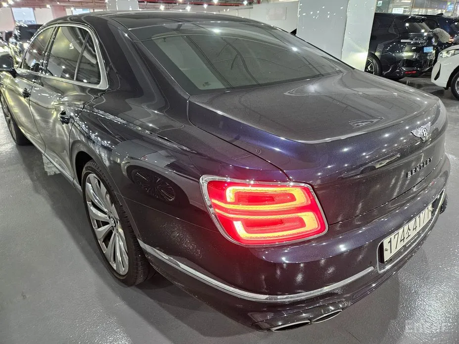 Фото 4 - Bentley Flying Spur