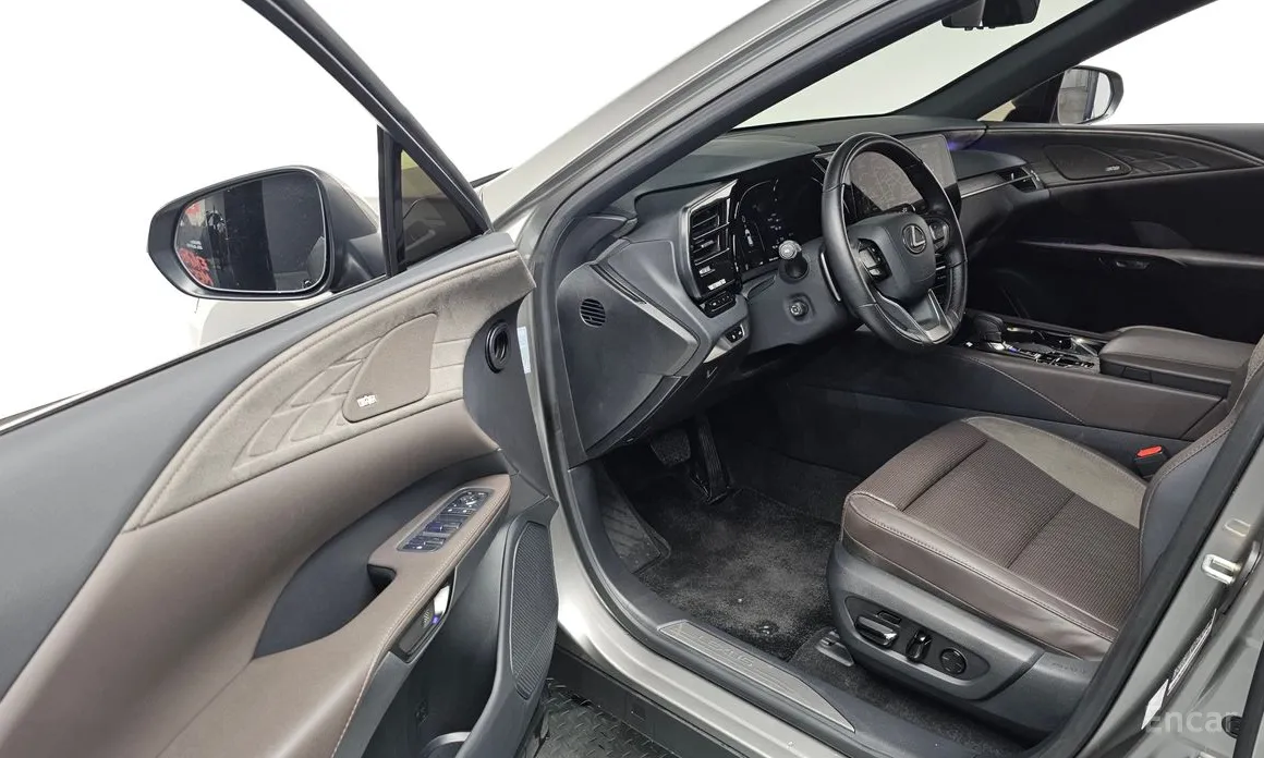 Фото 11 - Lexus RX