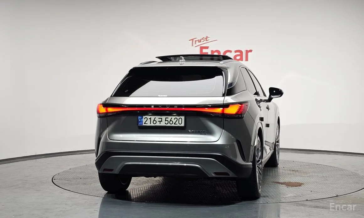 Фото 4 - Lexus RX