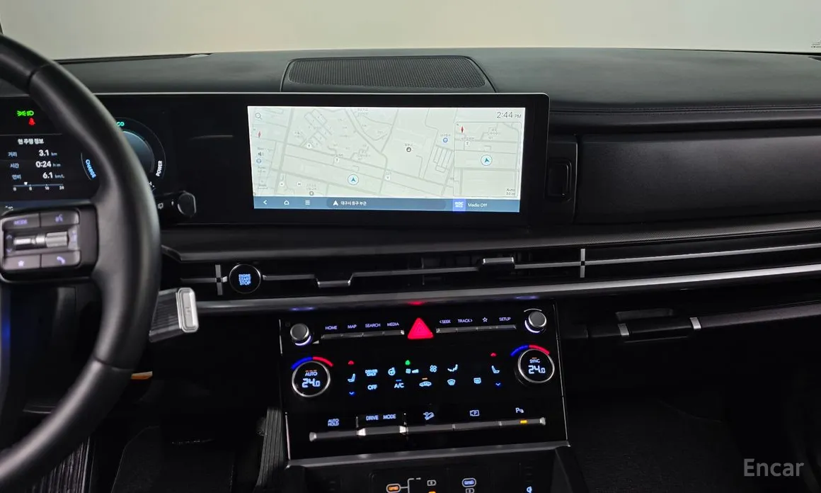 Фото 15 - Hyundai Santa Fe