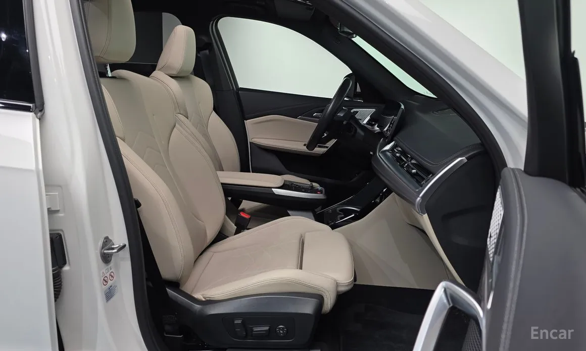 Фото 10 - BMW iX1