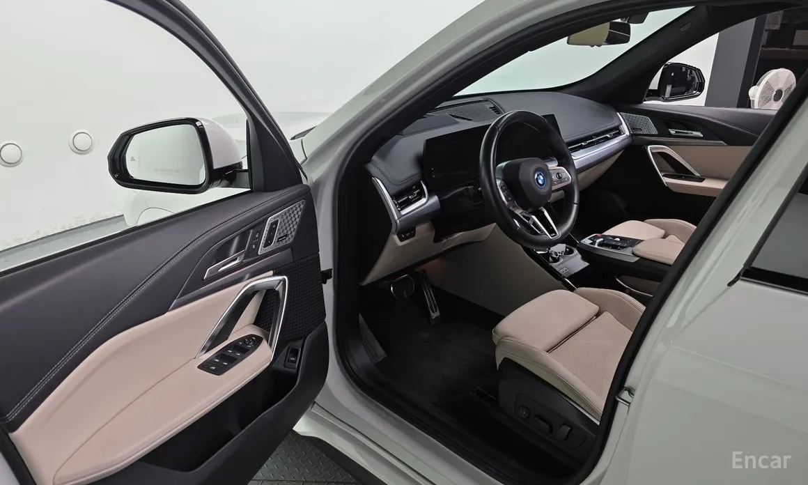 Фото 11 - BMW iX1