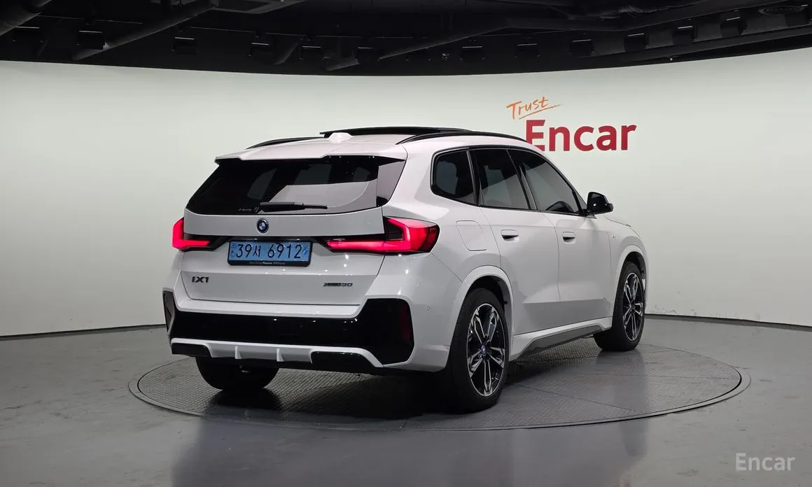 Фото 2 - BMW iX1