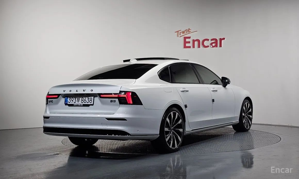 Фото 2 - Volvo S90