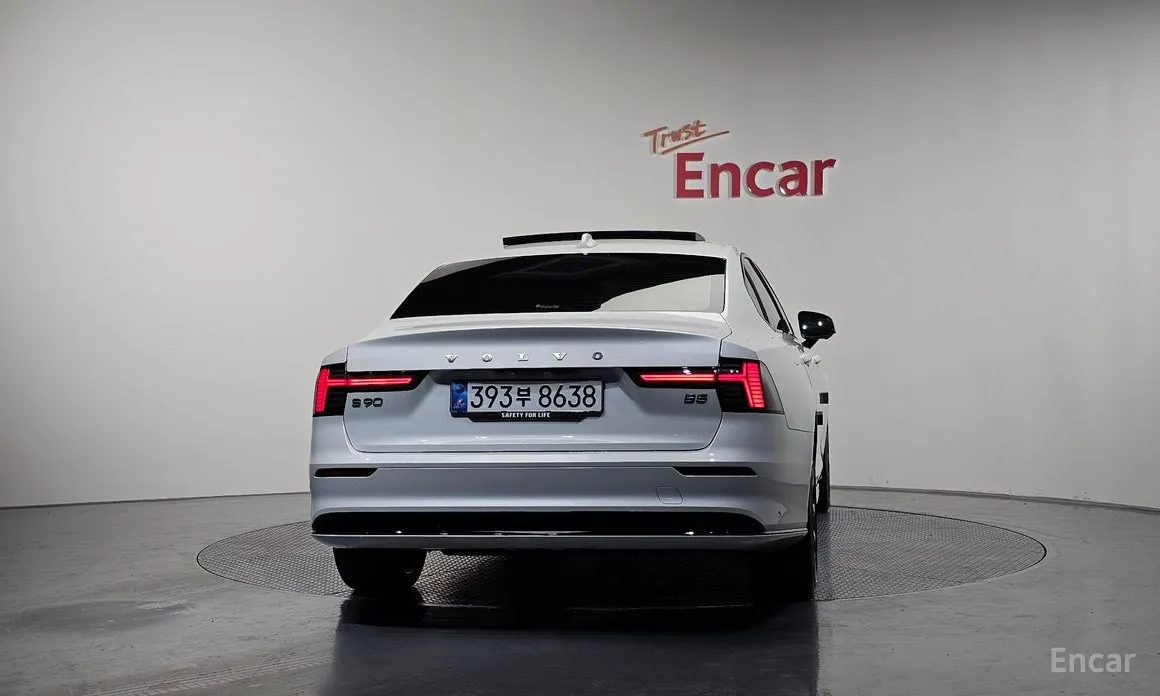 Фото 4 - Volvo S90