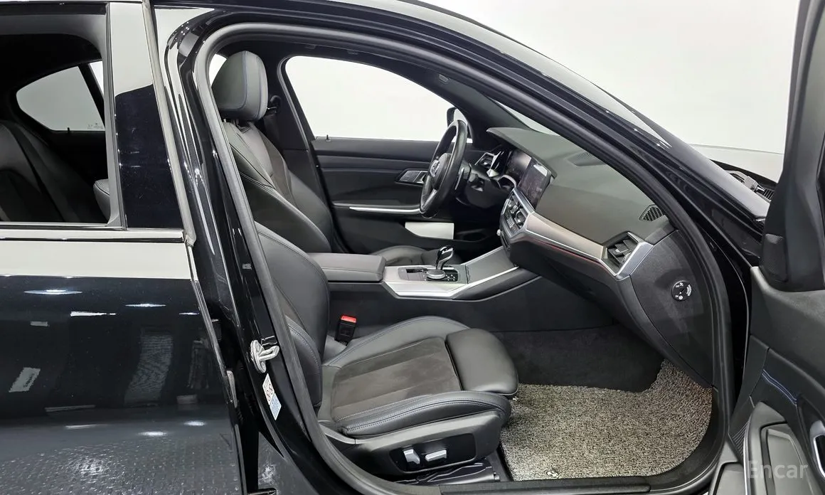 Photo 10 - BMW 3 Series