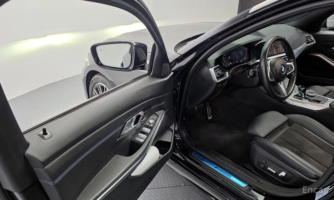 Photo 11 - BMW 3 Series