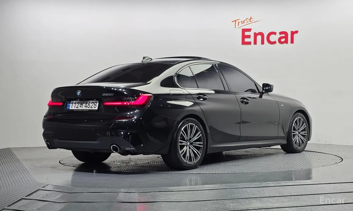 Photo 2 - BMW 3 Series