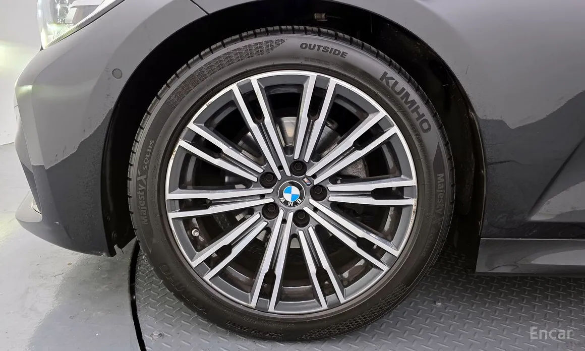 Photo 5 - BMW 3 Series