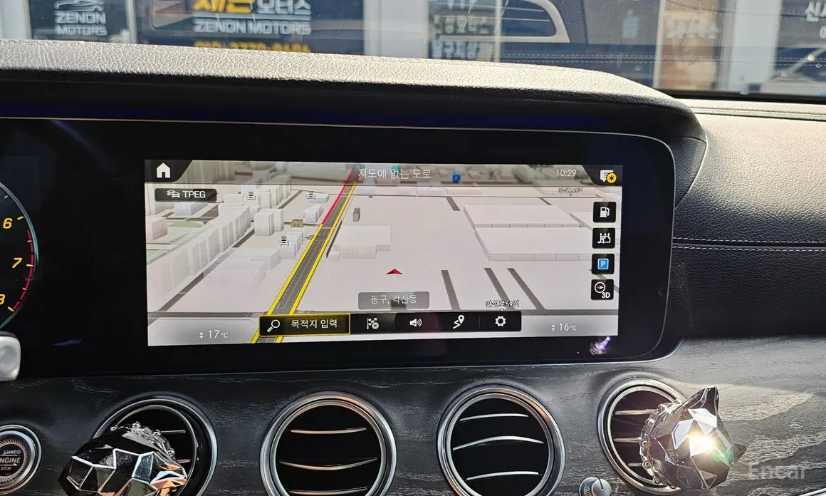 Фото 11 - Mercedes-Benz E-Class