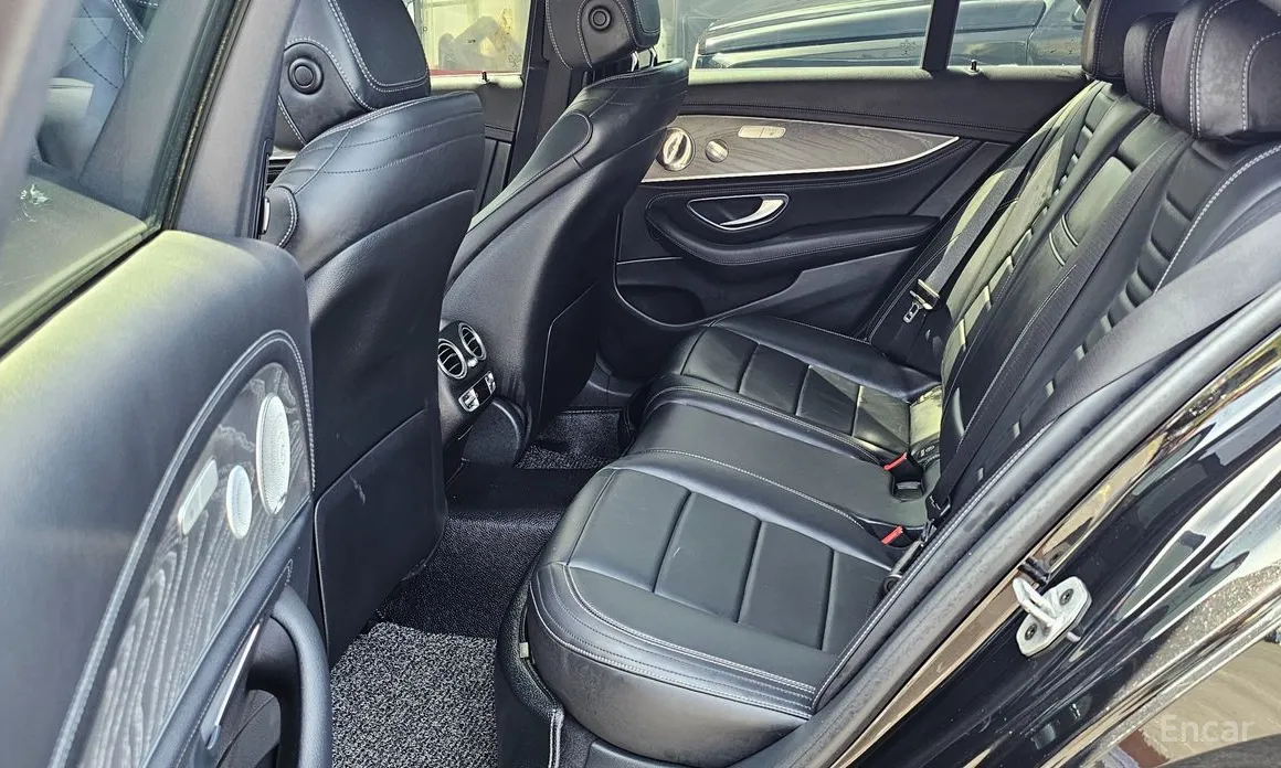 Фото 9 - Mercedes-Benz E-Class