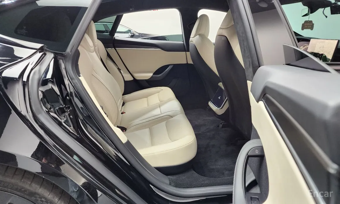 Фото 12 - Tesla Model S