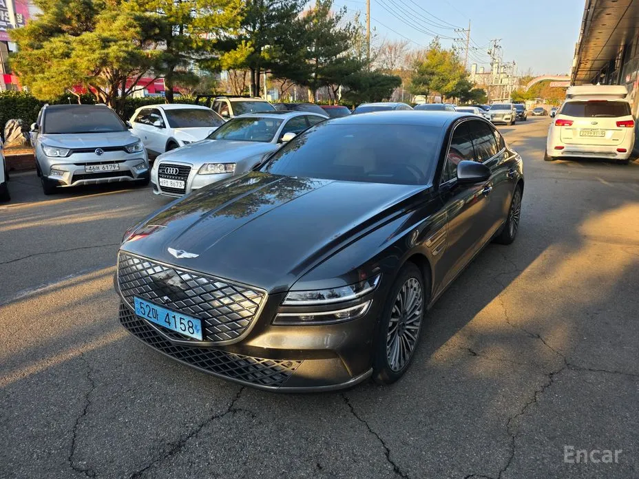 Фото 1 - Genesis G80
