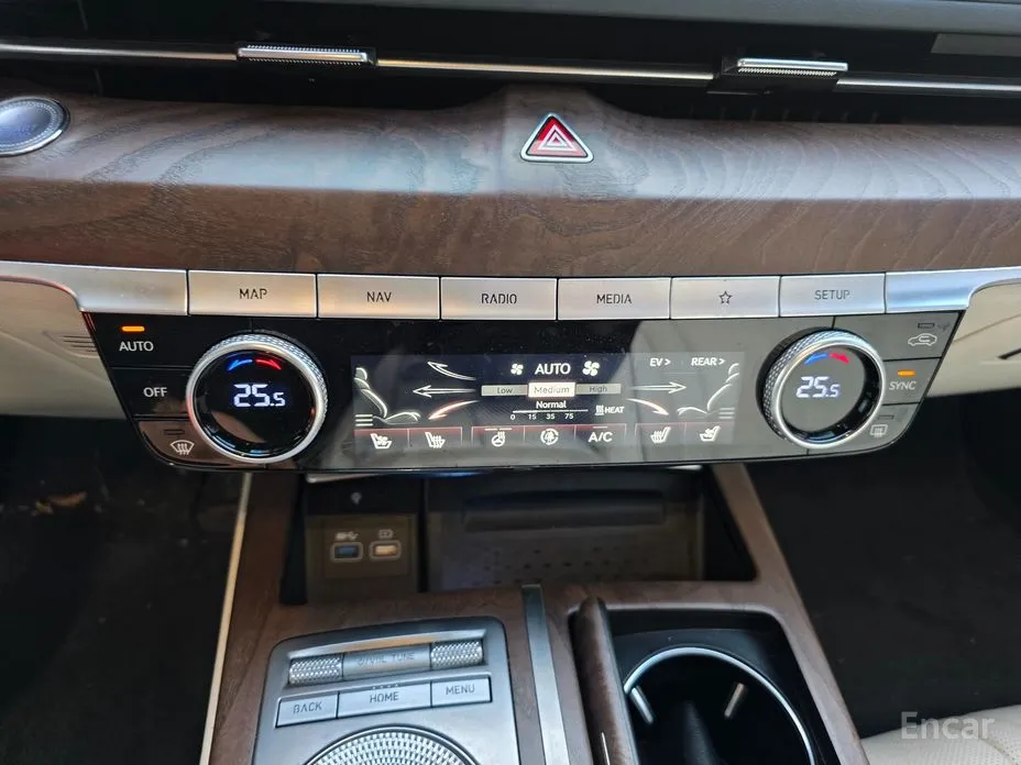 Фото 12 - Genesis G80