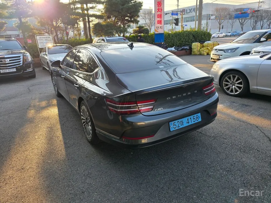 Фото 2 - Genesis G80