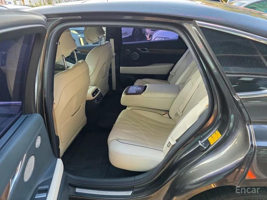 Фото 6 - Genesis G80