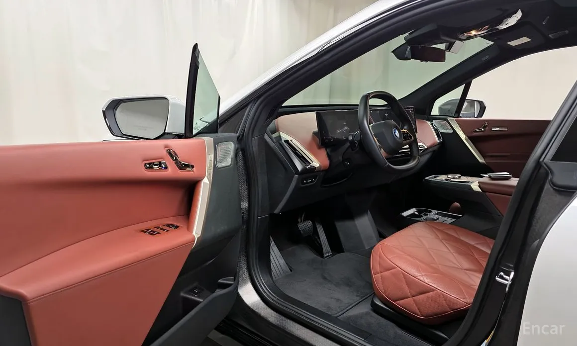 Фото 10 - BMW iX