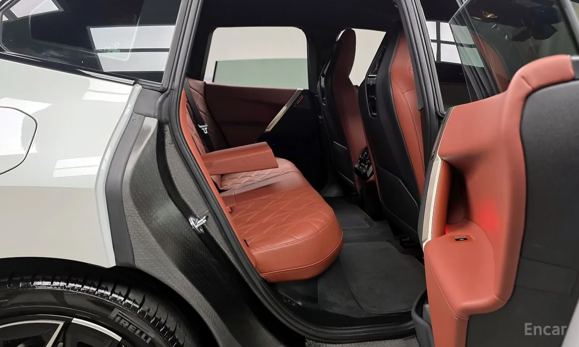 Фото 12 - BMW iX