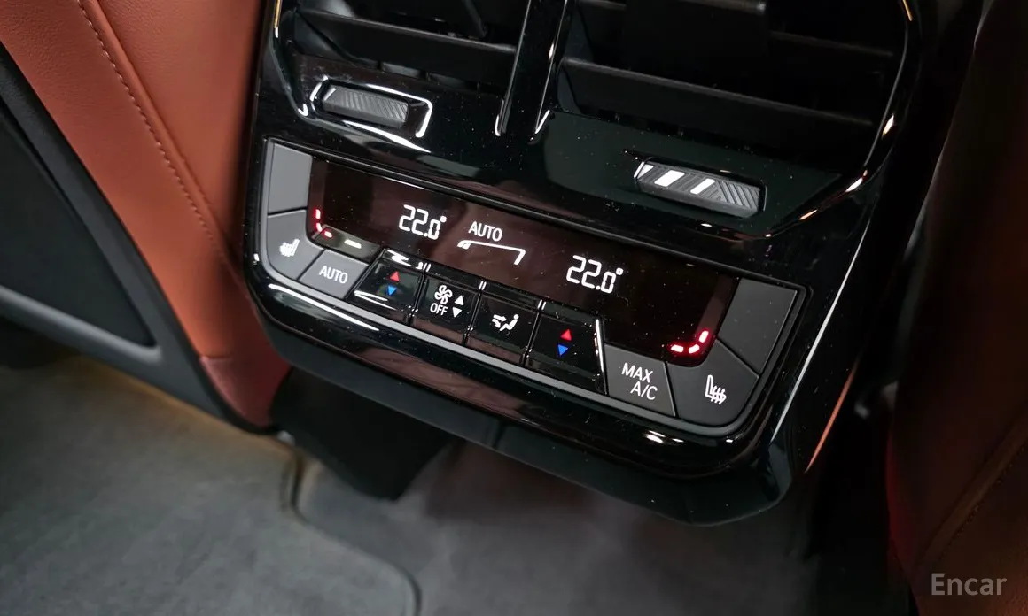 Фото 18 - BMW iX