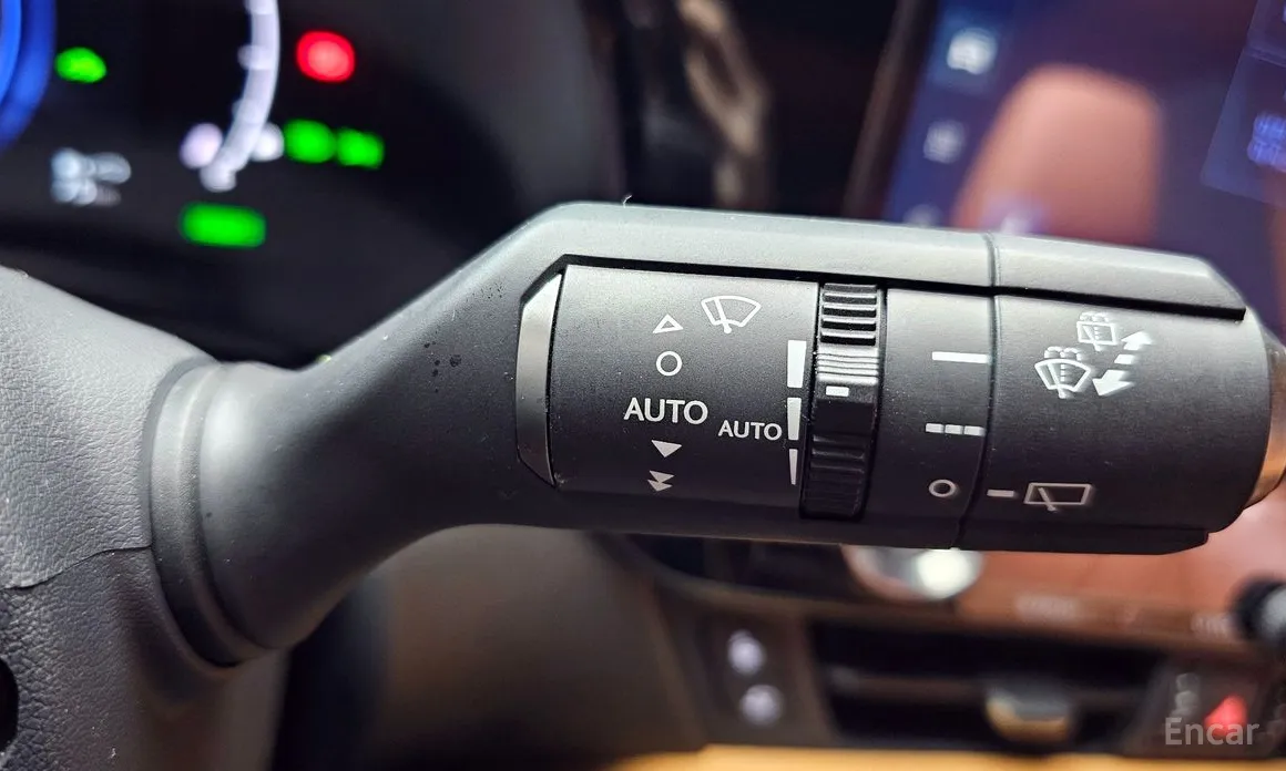 Фото 16 - Lexus NX