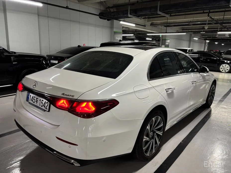 Фото 3 - Mercedes-Benz E-Class