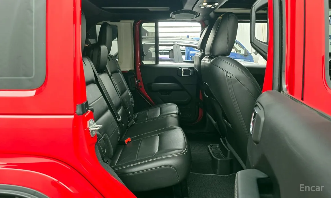 Фото 12 - Jeep Wrangler