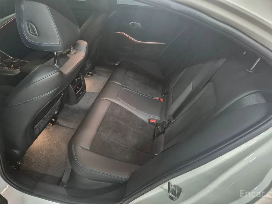 Photo 8 - BMW 3 Series