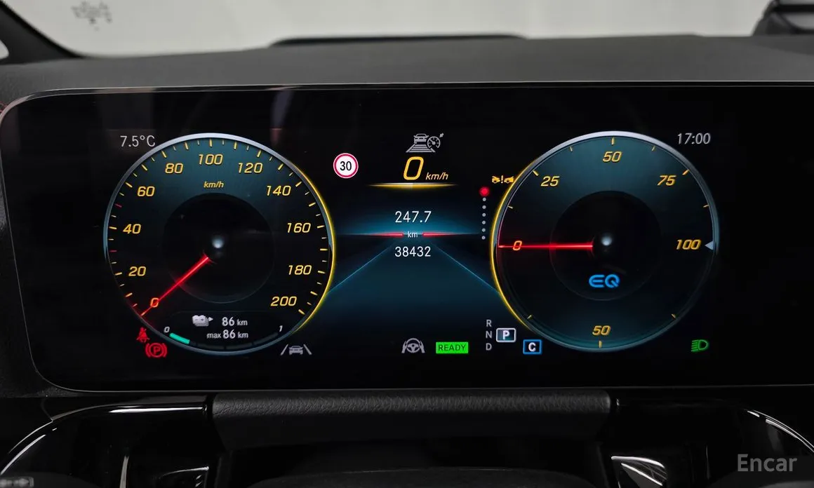 Фото 8 - Mercedes-Benz EQA