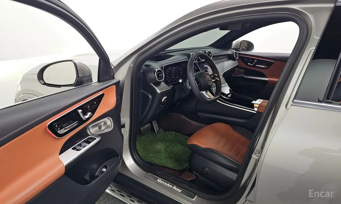 Photo 10 - Mercedes-Benz GLC-Class