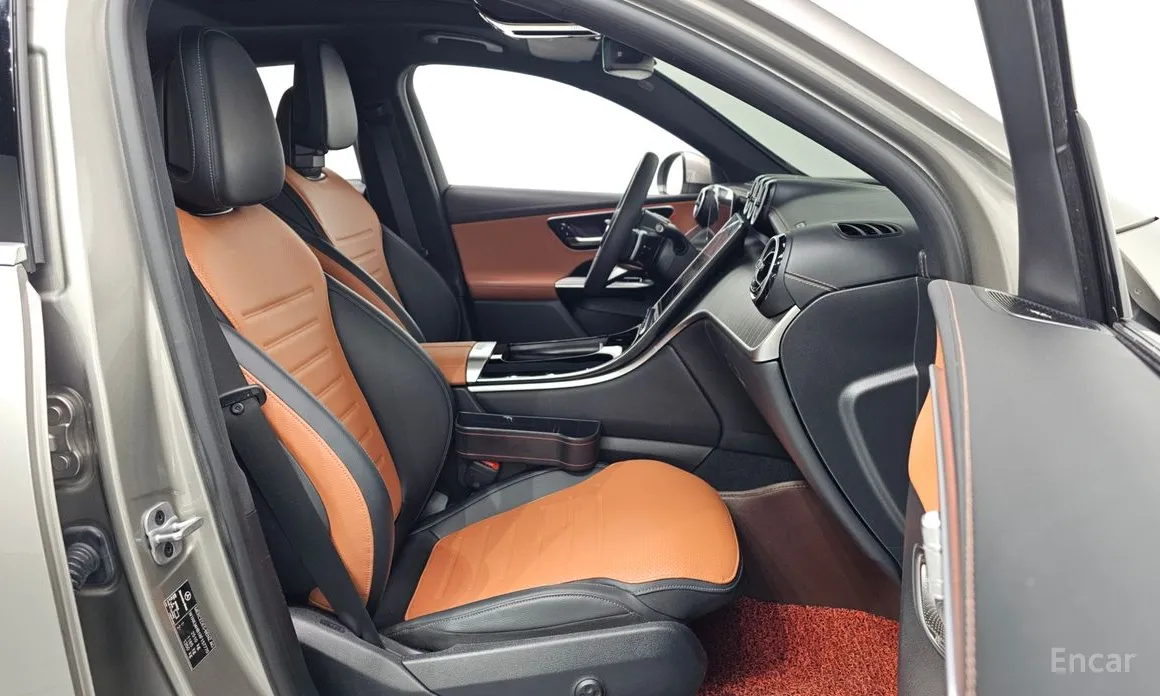 Photo 11 - Mercedes-Benz GLC-Class