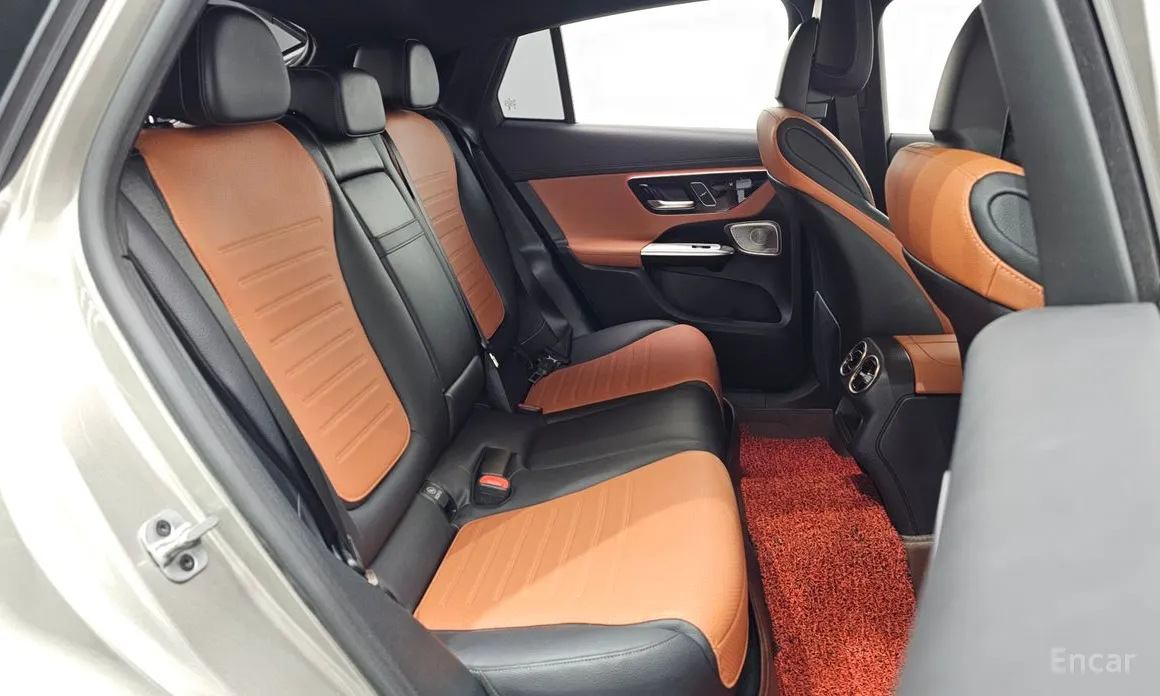 Photo 12 - Mercedes-Benz GLC-Class