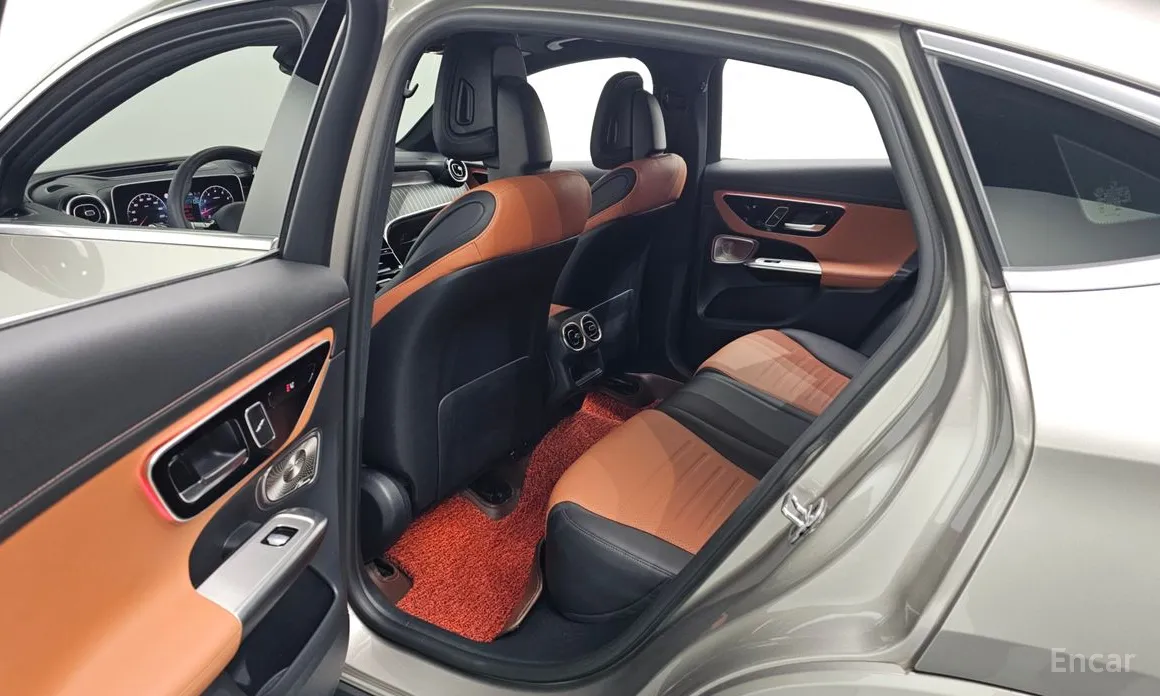 Photo 13 - Mercedes-Benz GLC-Class