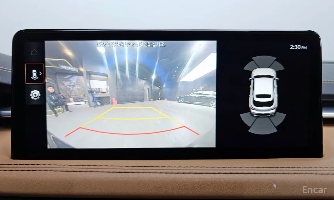 Фото 15 - Genesis G70