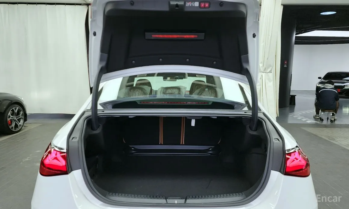 Фото 20 - Mercedes-Benz E-Class