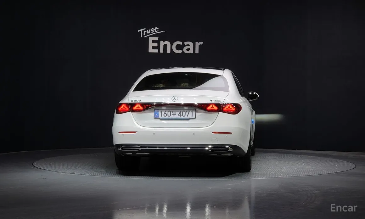 Фото 4 - Mercedes-Benz E-Class