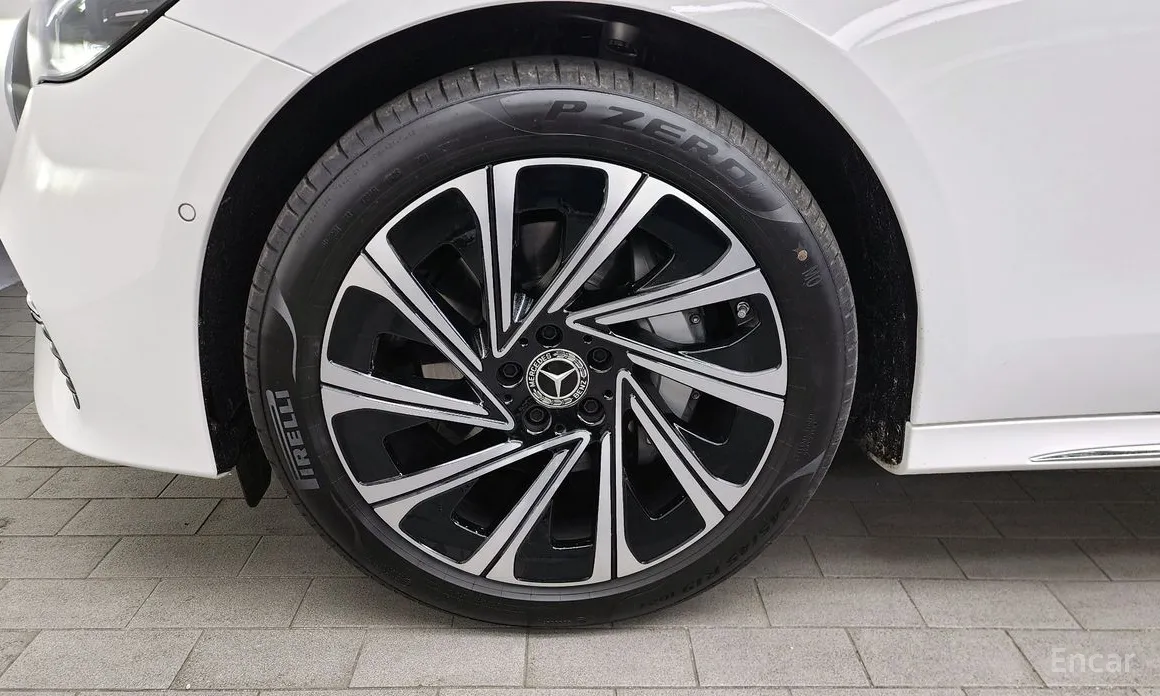 Фото 5 - Mercedes-Benz E-Class