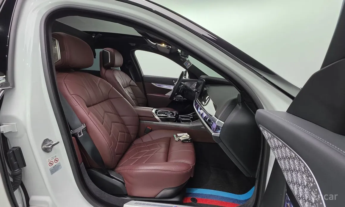 Фото 10 - BMW 7 Series