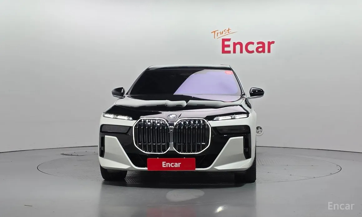 Фото 3 - BMW 7 Series