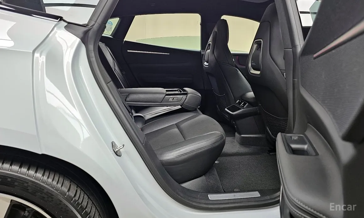 Фото 12 - Polestar 4