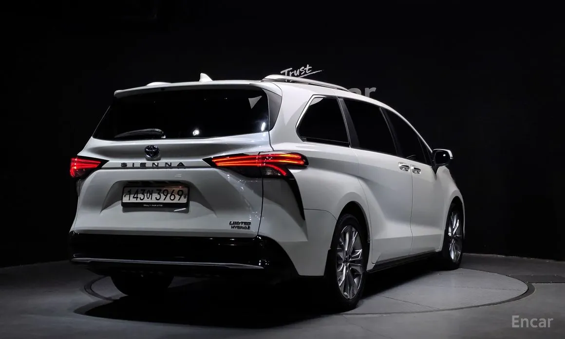 Фото 2 - Toyota Sienna