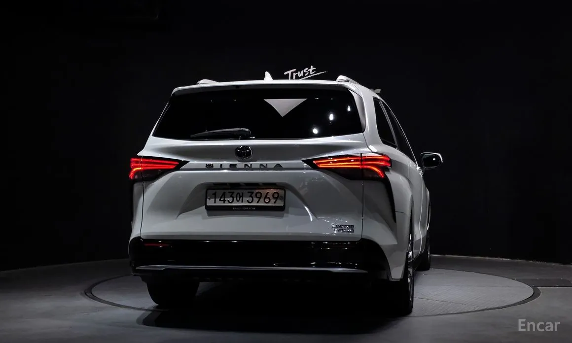 Фото 4 - Toyota Sienna