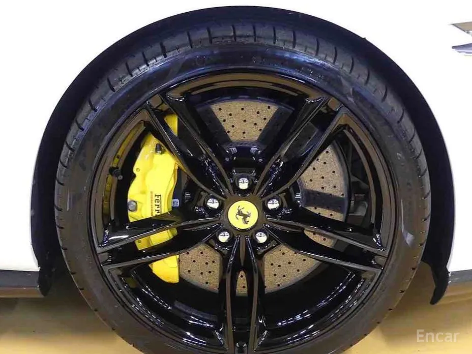 Фото 9 - Ferrari Roma